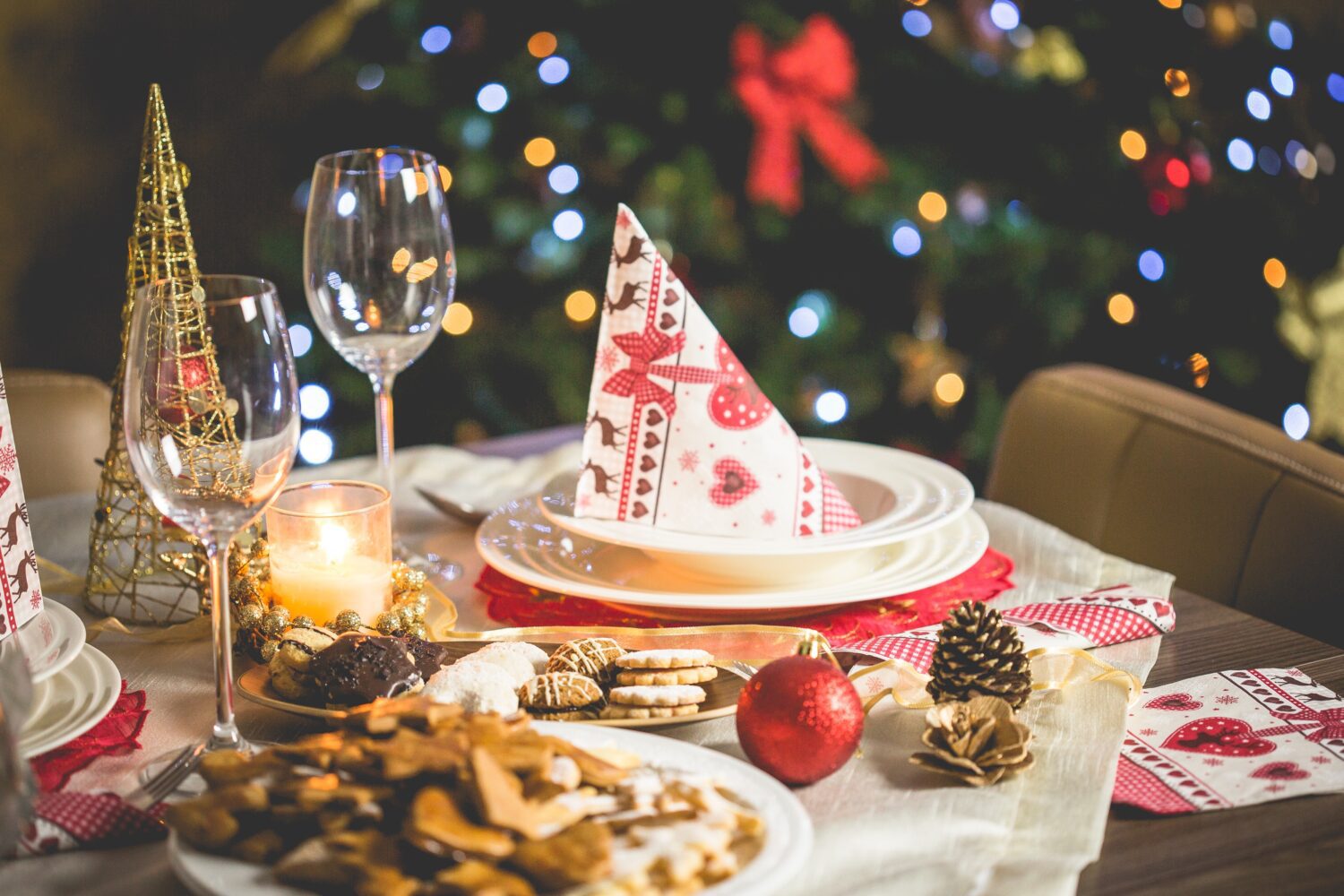 kerstdiner-tafel-met-eten