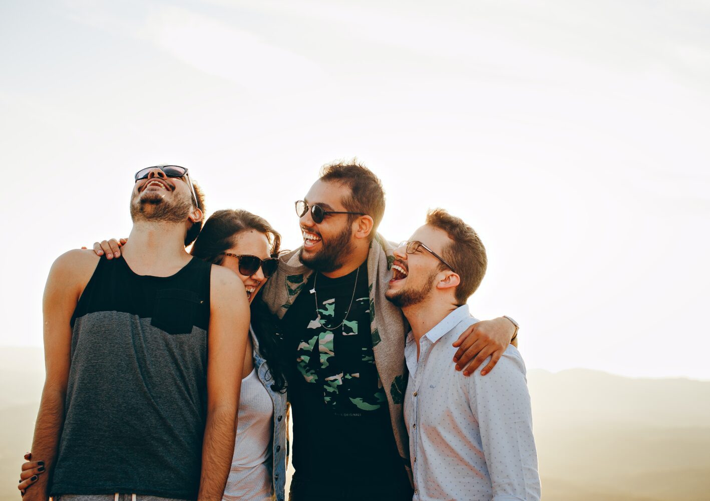 vrienden-lachen-samen-gelukkig