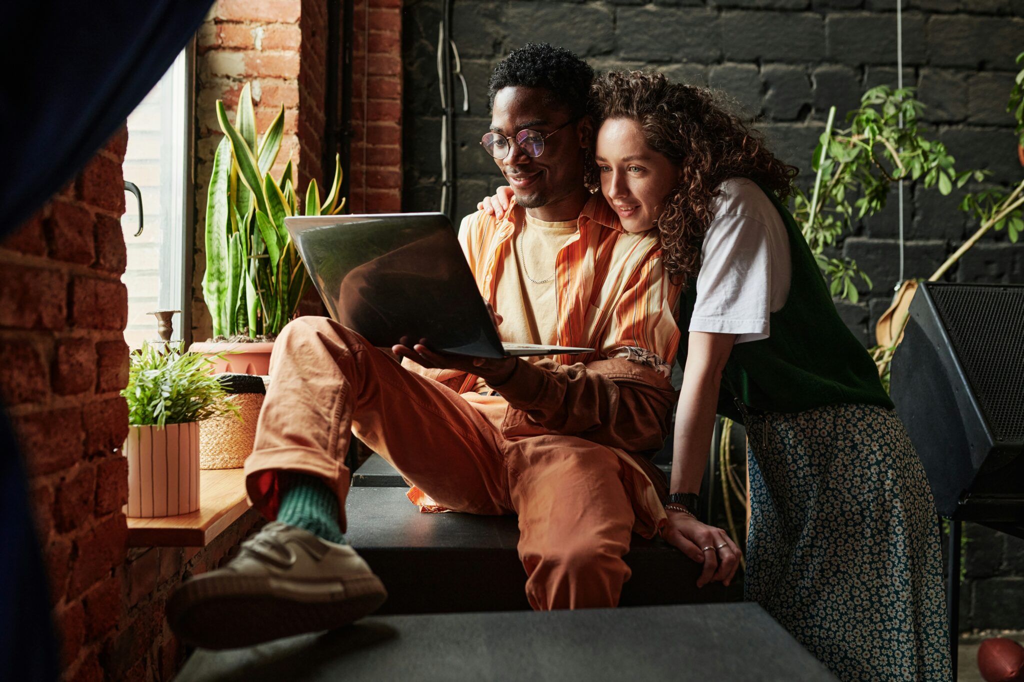 Opnieuw verliefd worden op je partner? Ontdek deze 36 vragen.